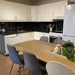 Homey With Sea View Apartment *