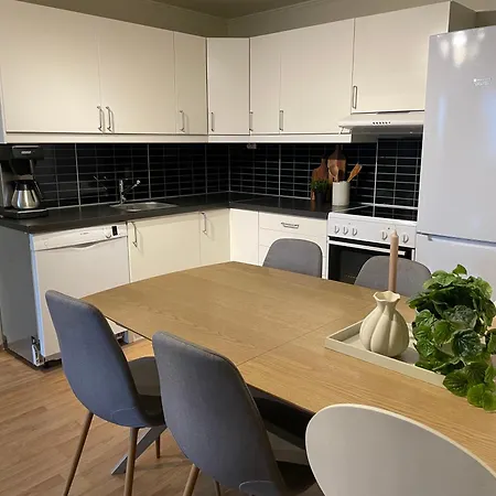 Homey With Sea View Apartment *
